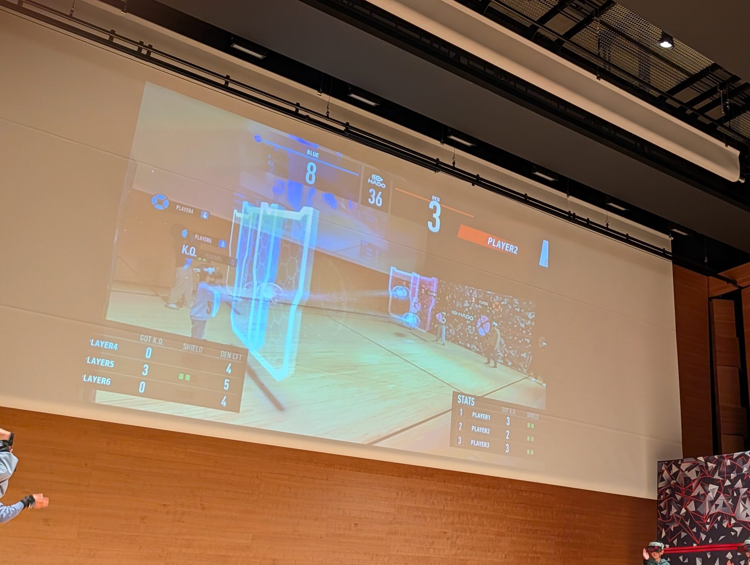 熊取 キテーネホール eスポーツ 体験会 対戦風景 巨大スクリーン