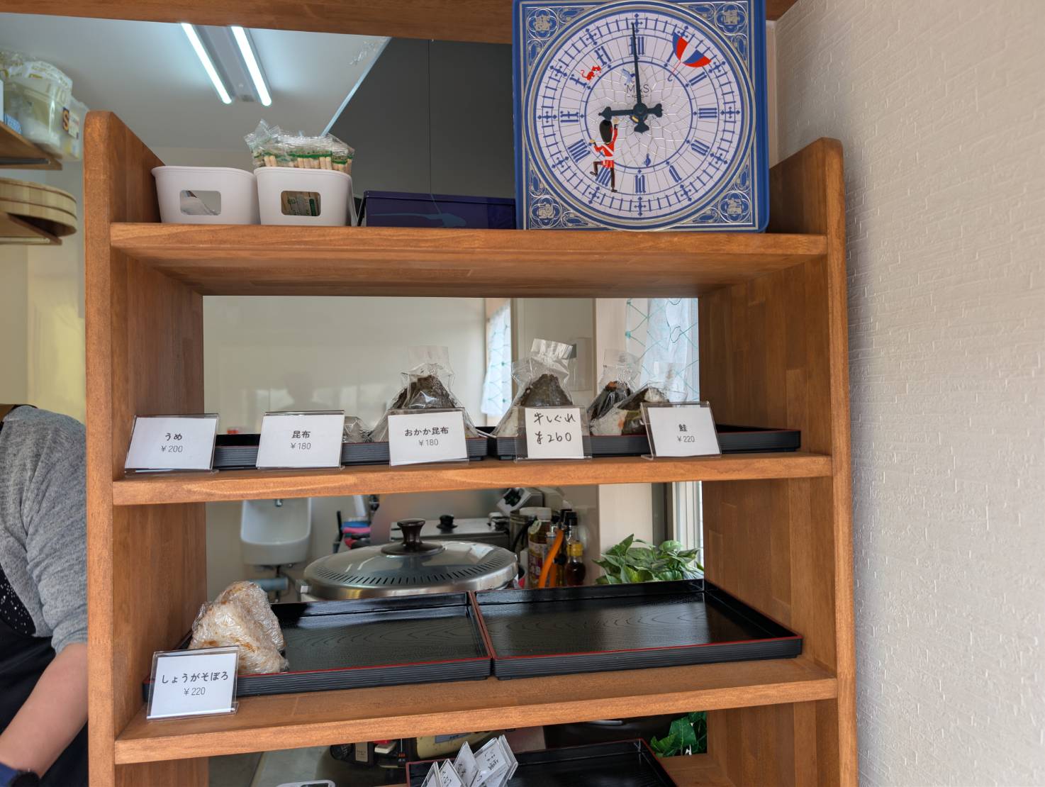 【PUKUPUKU KITCHEN】おにぎり棚と価格表示